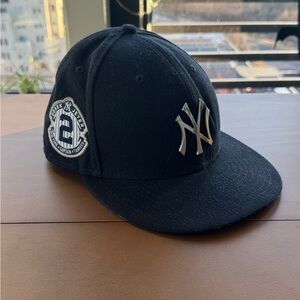🧢 Black New York Yankees Cap – Derek Jeter #2 – New Era – Size 7 1/2 (59.6 cm)